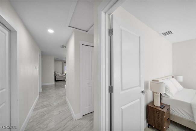 Building Photo - 901 Albany Ave