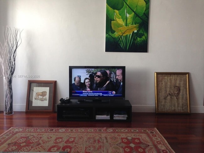 Building Photo - 9225 Collins Ave