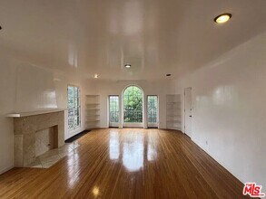 Building Photo - 942 S Mansfield Ave