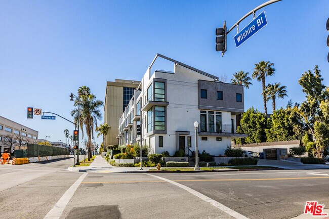 Building Photo - 4713 Wilshire Blvd