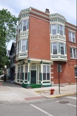 Foto principal - 2835 N Racine Ave