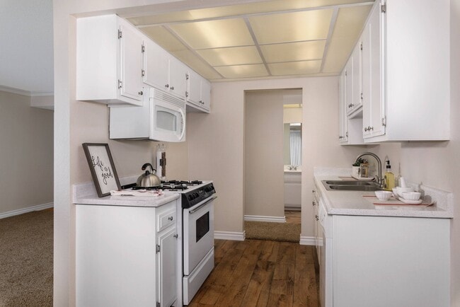 Building Photo - Canyon Pines Apartments