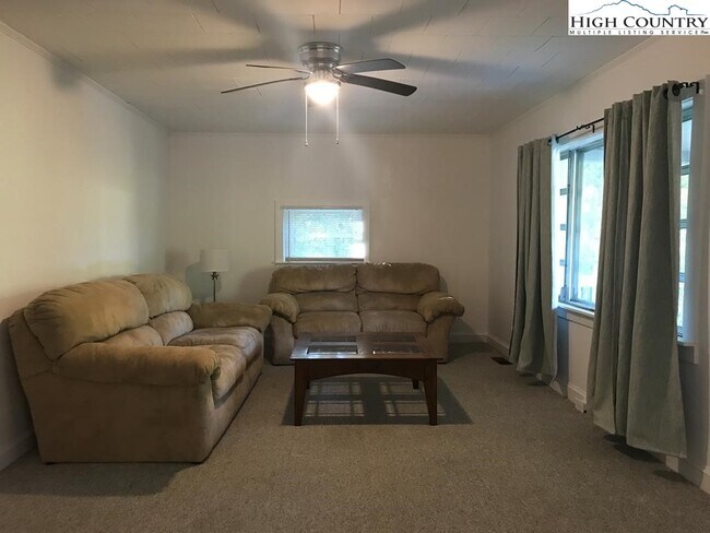 Foto del edificio - 1297 Lakeside Dr