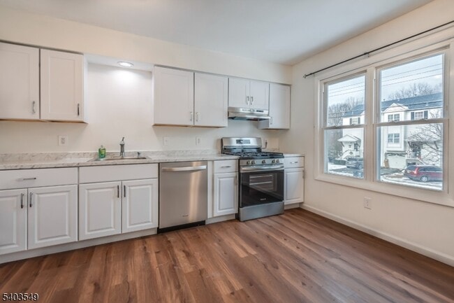 Foto del edificio - 50 W Railroad Ave