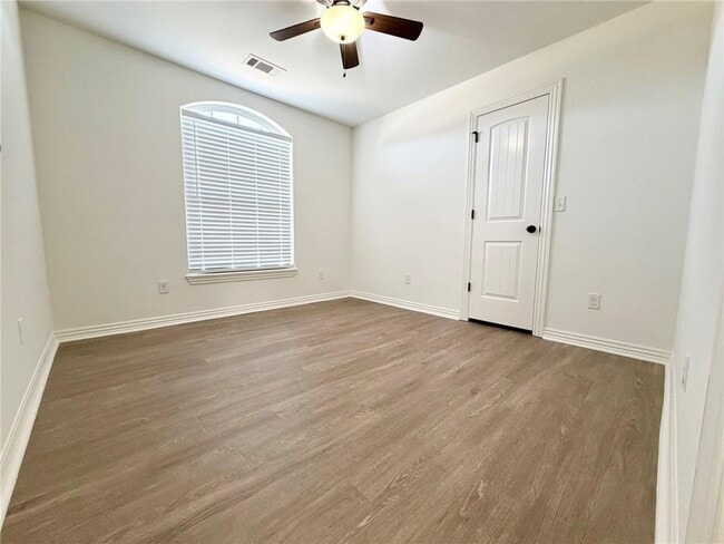 Building Photo - 2912 S D Pl