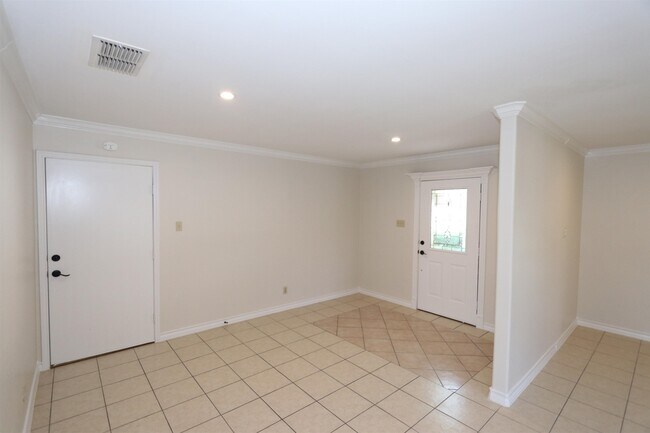 Building Photo - 10501 Sanderiana Ct