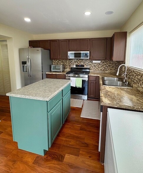 Foto del edificio - 15 Yardley Ct