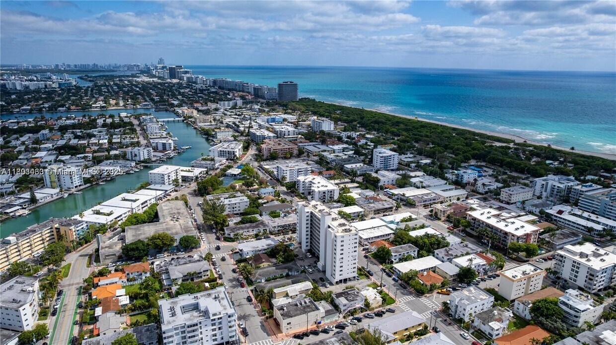 Foto principal - 7850 Byron Ave