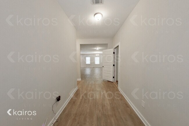 Foto del edificio - 8026 Shadesbrook Dr