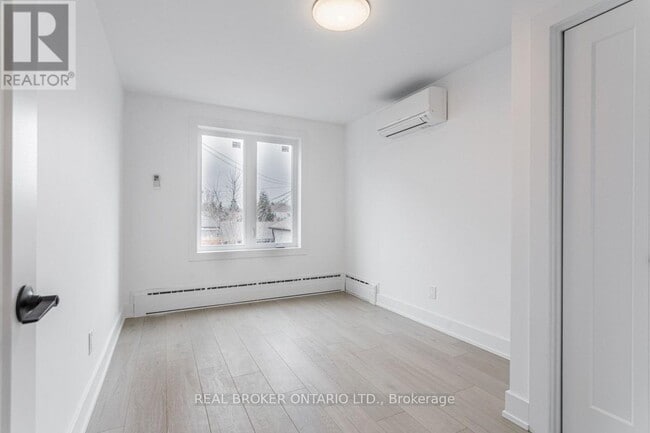 Photo du bâtiment - 185 Bowie Ave