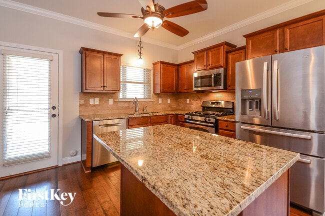 Foto del edificio - 2104 Chelsea Park Bend