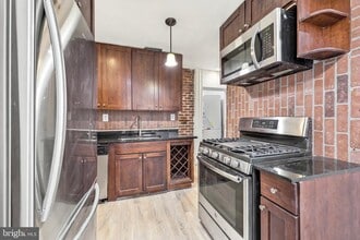 Building Photo - 1506 S Bambrey St
