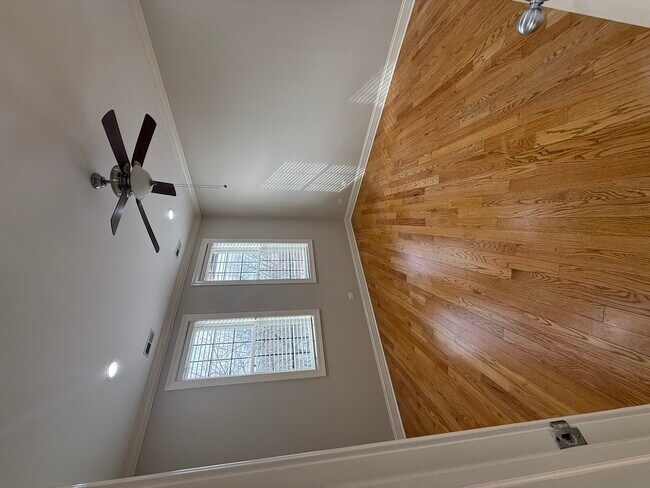 Foto del edificio - 2338 W Morse Ave