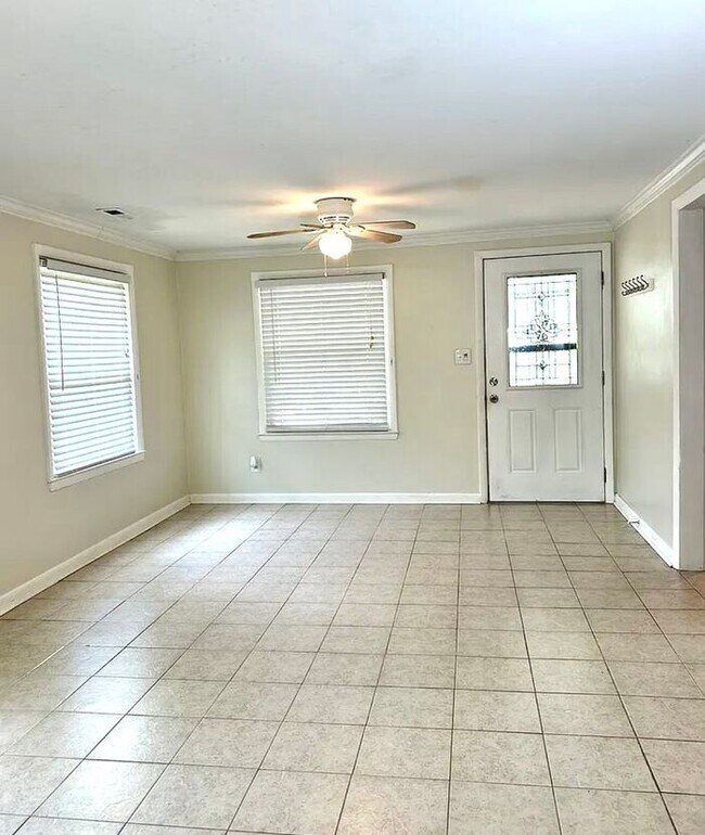 Foto del edificio - Cozy 2BR Cottage/No Carpet, large laundry ...