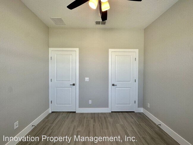 Building Photo - 3 br, 2 bath House - 547 Albatross Dr. # B