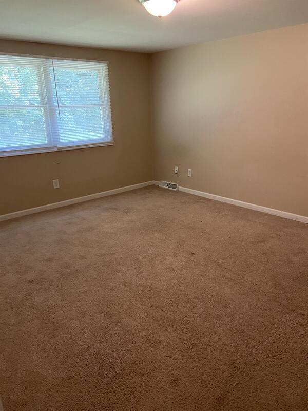 Building Photo - 137 Creekside Drive