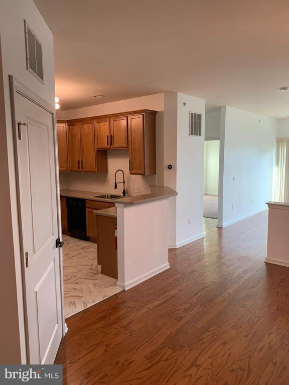 Building Photo - 910 Van Gogh Ct