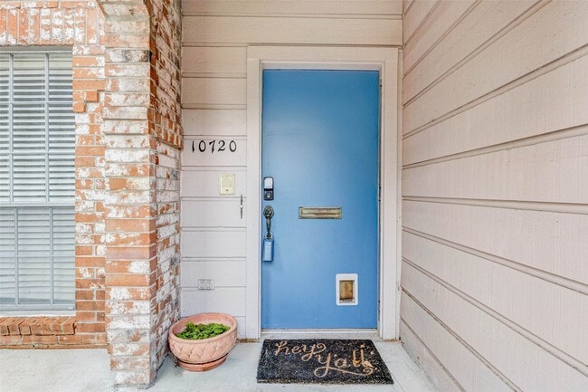 Building Photo - 10720 Briar Forest Dr