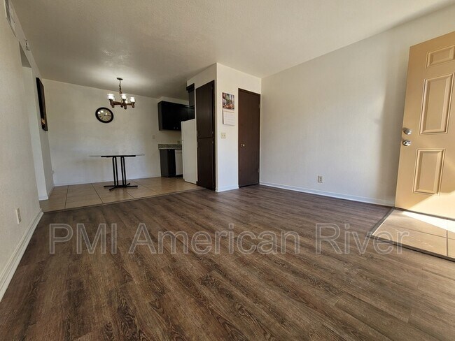 Foto del edificio - 6400 66th Ave