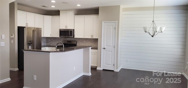 Building Photo - 1764 Evergreen Dr