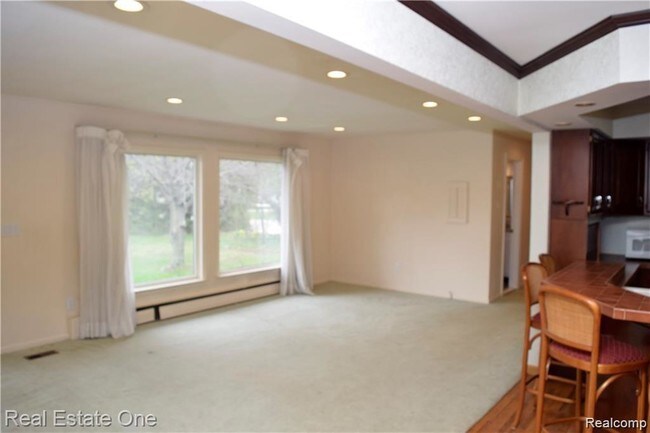 Building Photo - 251 Habrand Dr