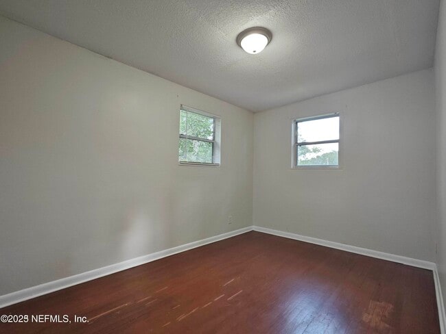 Foto del edificio - 1337 W 23rd St