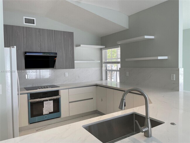 Foto del edificio - 1775 NW 166th Ave