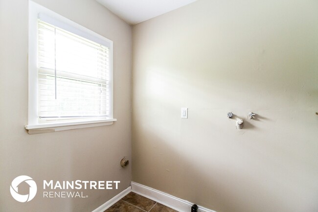 Foto del edificio - 5602 Mockernut Ln