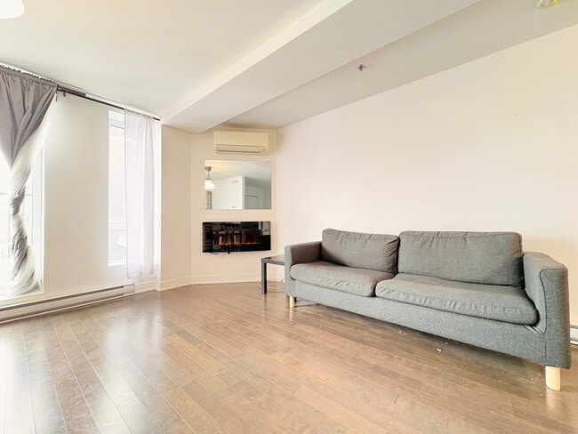 Building Photo - 2118 Rue Saint-Dominique