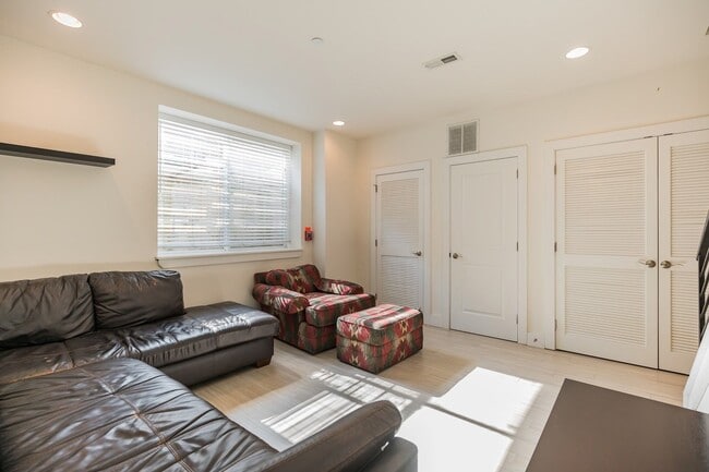 Photo - 916 N 19th St Apartment