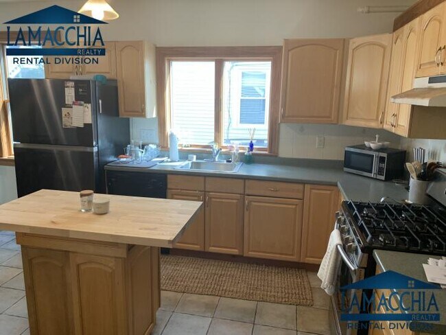 Foto del edificio - 3 bedroom in Brighton MA 02135