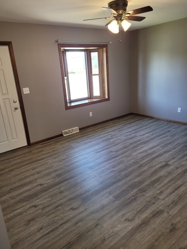 Building Photo - 1103 N Elmwood Ave