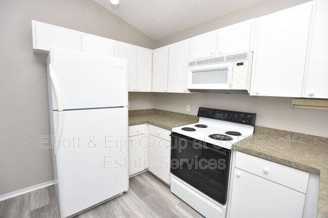 Foto del edificio - 2118 Deerfield Dr