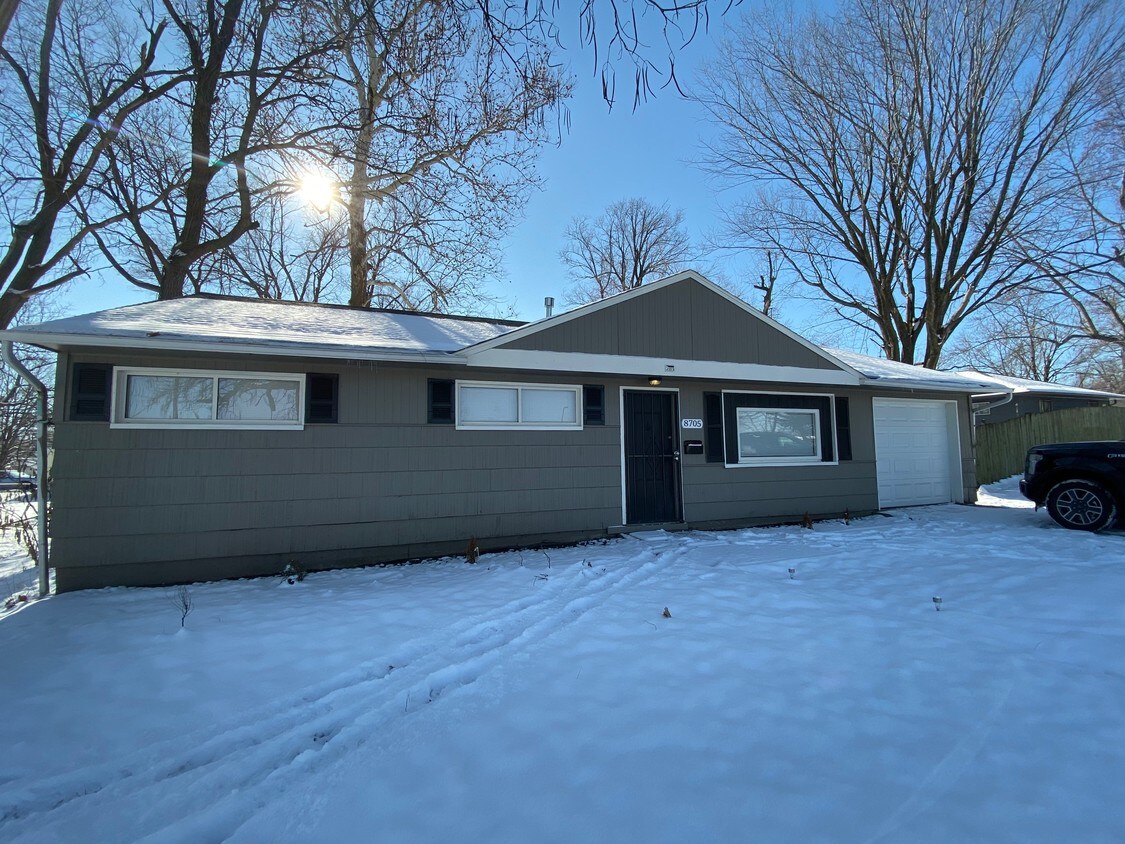 Primary Photo - 8705 Ruskin Way