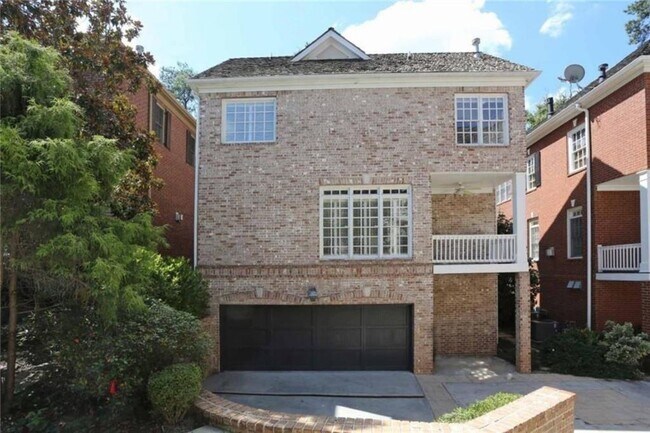 Foto del edificio - 704 Longleaf Dr NE