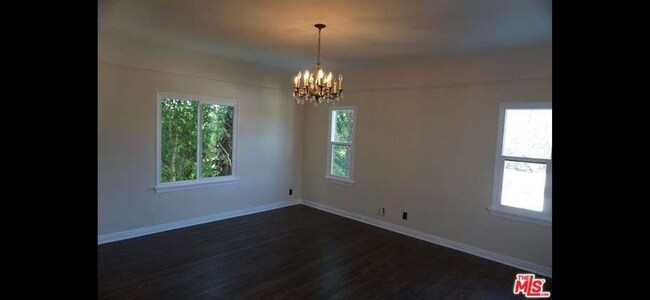 Foto del edificio - 336 N Fuller Ave