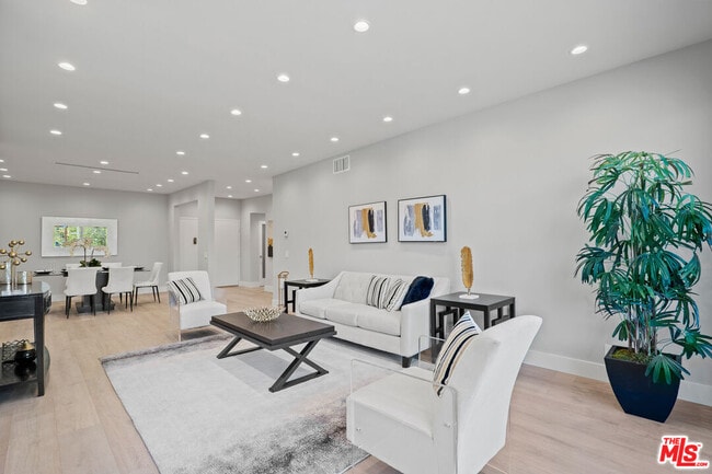 Foto del edificio - 1557 S Beverly Glen Blvd