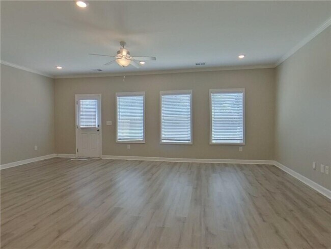 Building Photo - 128 E Rdg Wy