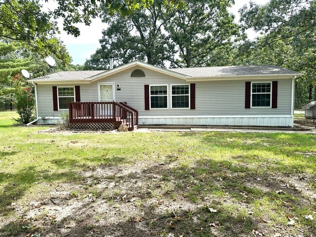 Building Photo - $1,250 / Month | 3 Bed · 2 Bath · 1,375 Sq...