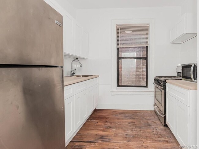 Building Photo - 30 Macombs Pl