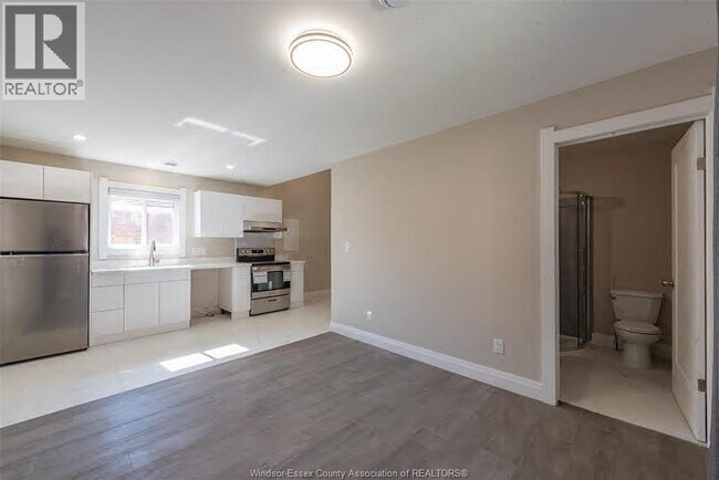 Photo du bâtiment - 912 Hall Ave