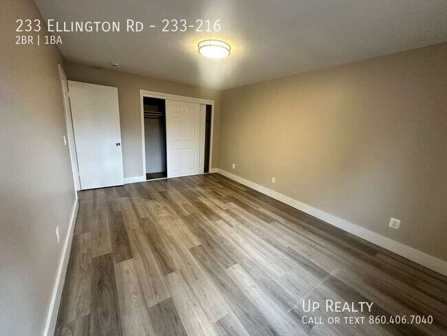 Foto del edificio - 233 Ellington Rd