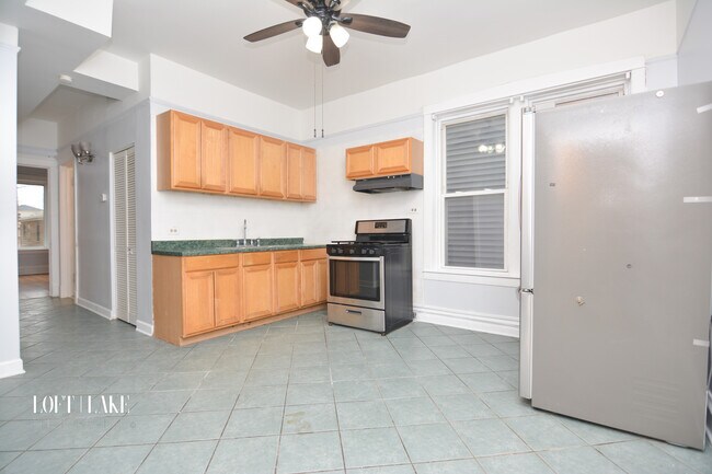 Building Photo - 3928 N Mozart St