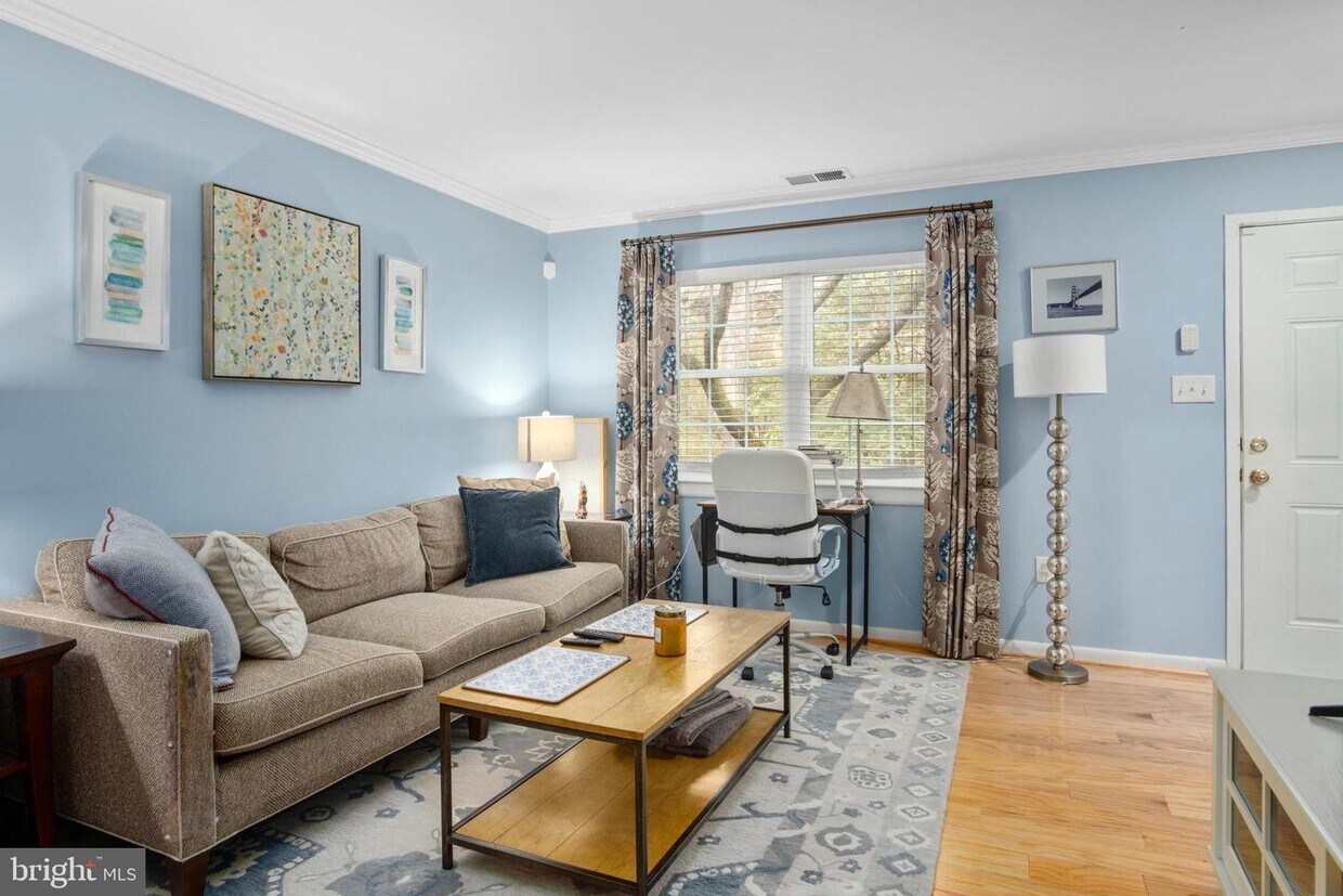 Primary Photo - 2037 Headlands Cir