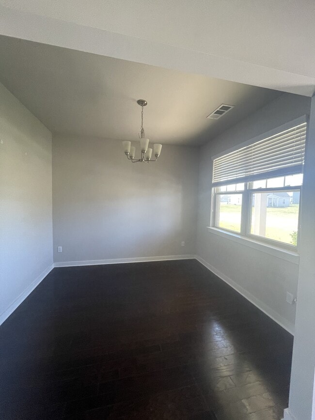 Building Photo - 3037 Commonwealth Dr