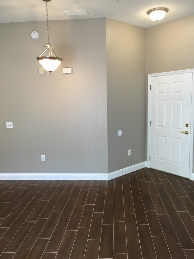 Building Photo - 6076 Maggies Cir, Unit 105