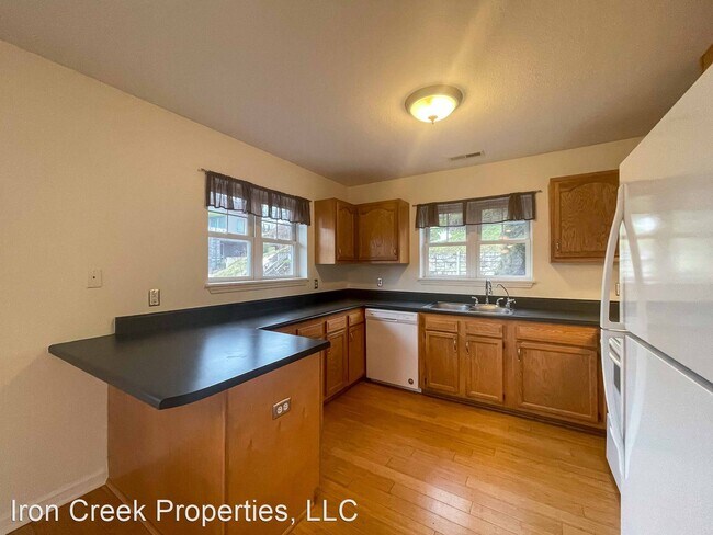 Building Photo - 3 br, 2 bath House - 28 Jefferson Drive