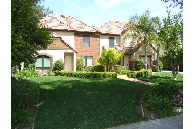 Foto del edificio - 319 Russell Blvd