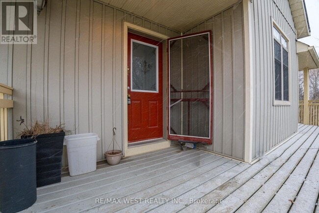Building Photo - 2824-2825 5th Line