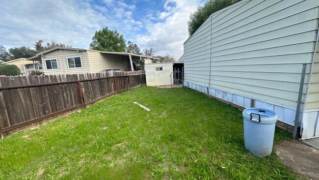 Building Photo - 1750 Citracado Pky